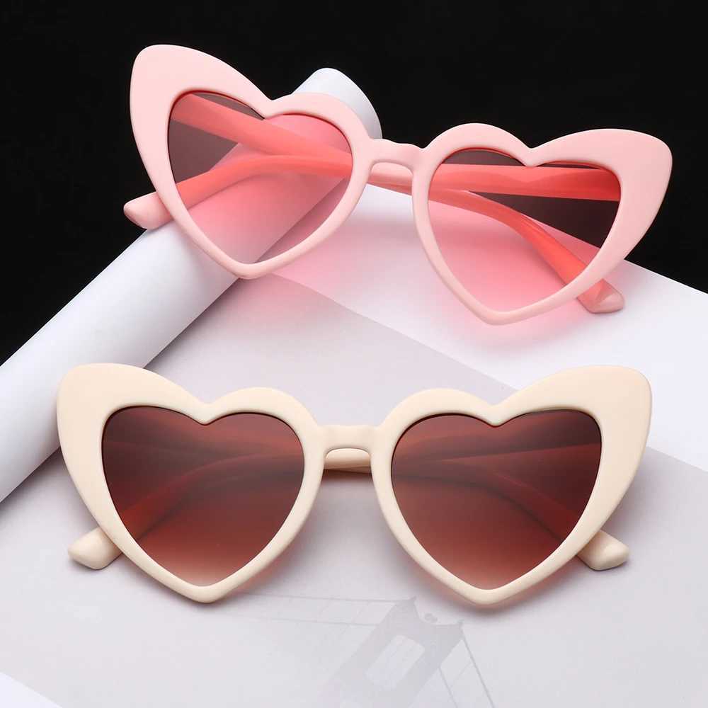 Fashion Heart-Shed Sunglasses for Women Summer UV400 Sun Glasses Brand Design Heart Shades Tren Street Sn Eyewear W241228