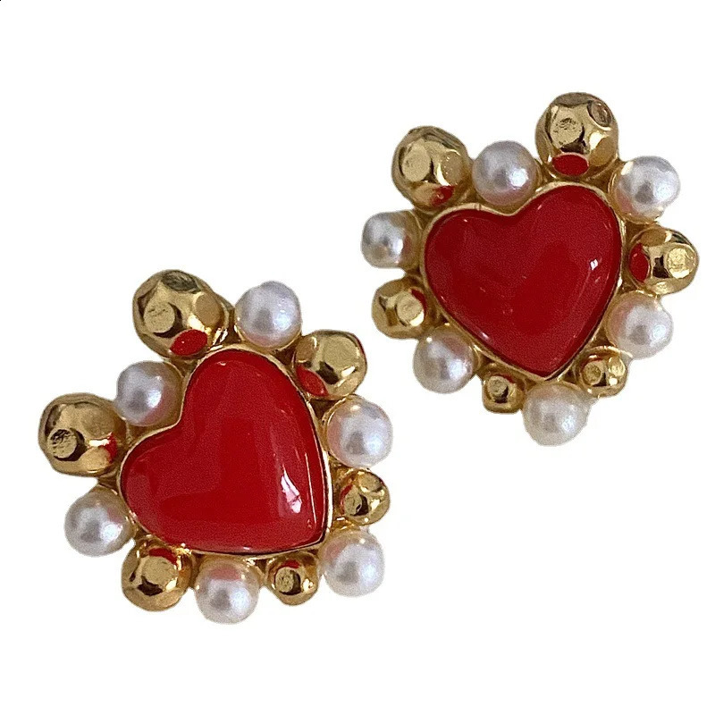 Japanese and Korean vintage Red Black pink Green love delicate and small ladies daily commute every pair of small earrin 241226