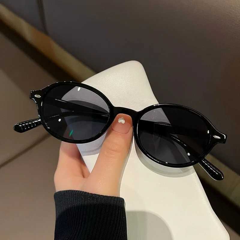 2024 Vintage Small Oval Frame Sunglasses UV400 Women Retro Summer Sun Shade Glasses Men Outdoor Travel GlassesXJ241228