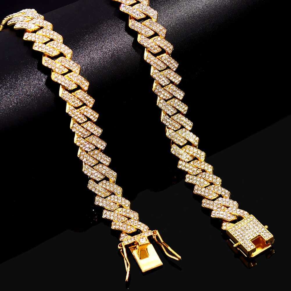 Dog Collars High Quality Dog Collar Chain Diamond Cuban Chain Gold Shining Bulldog Necklace Cat Collar Pet Accessories T250211 H250219