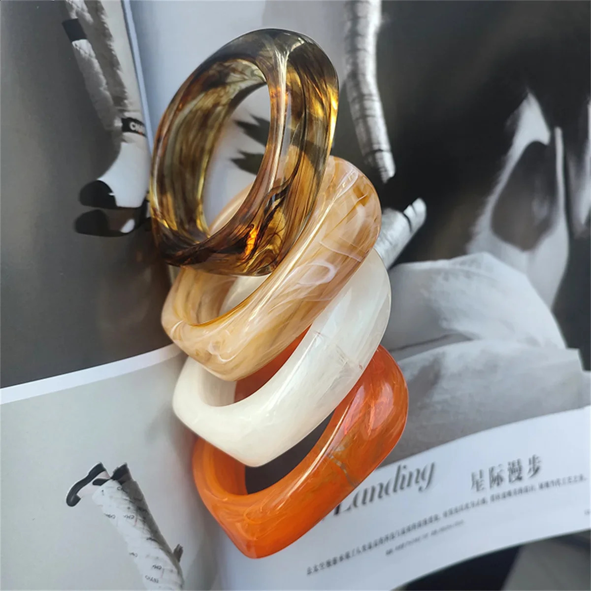 Fashion Trendy Irregular Resin Acrylic Bangles For Women Geometry Wide Bangle Bracelets Charm Thick Simple Party Hand Jewelry 241227