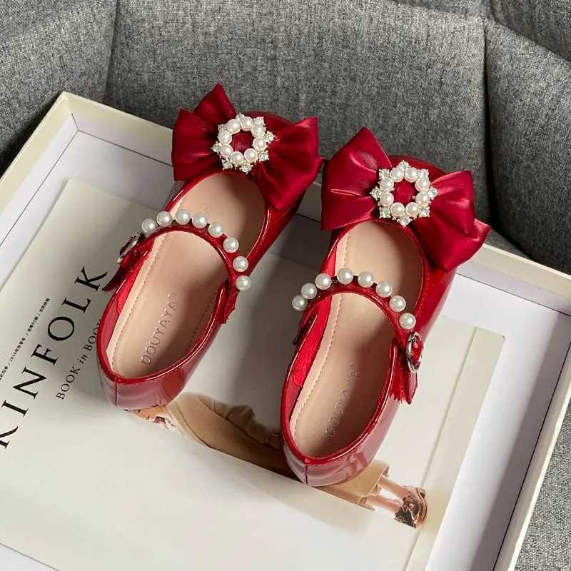 Girl Mary Jens Pearl Elegant Par Luxury Childrens Princess Shoes Flat Patent Leather Light Wedding Childrens Single Shoes 26-36 W241228