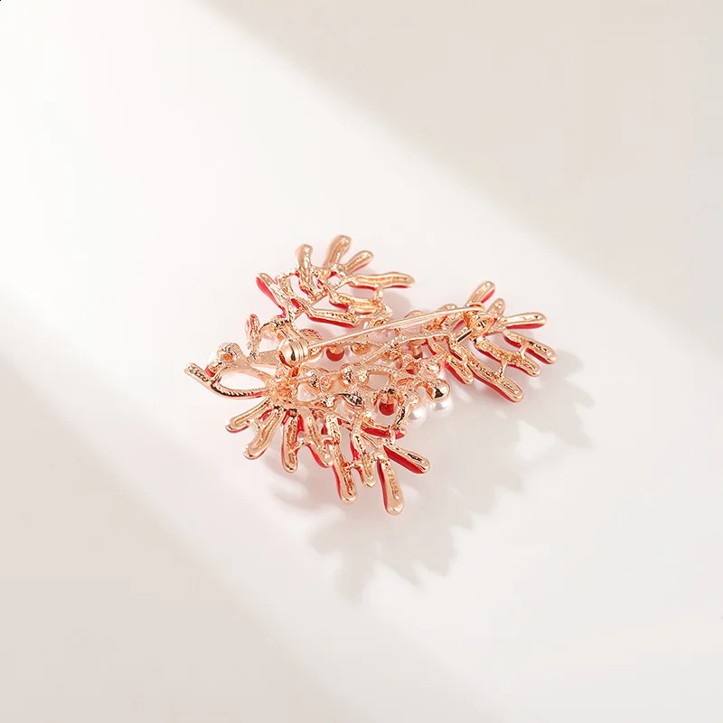 Red Maple Leaf Coral Pearl Brooch Pin for Women Jewelry Christmas Gifts Brooches for Clothing 241227