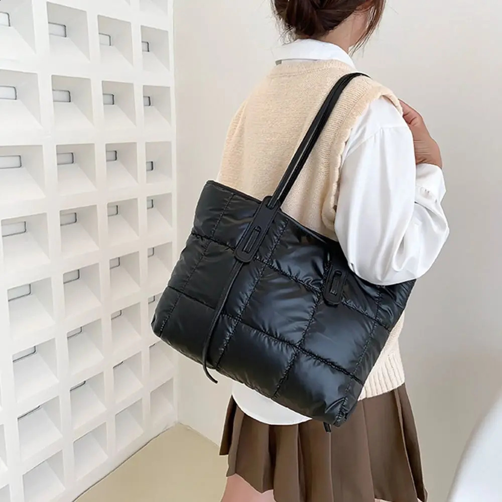 Women Large Capacity Winter Cotton Padded Shoulder Bag Black Handbags Casual Tote Bags For Girls Fashion Travel Handle Bag 241227