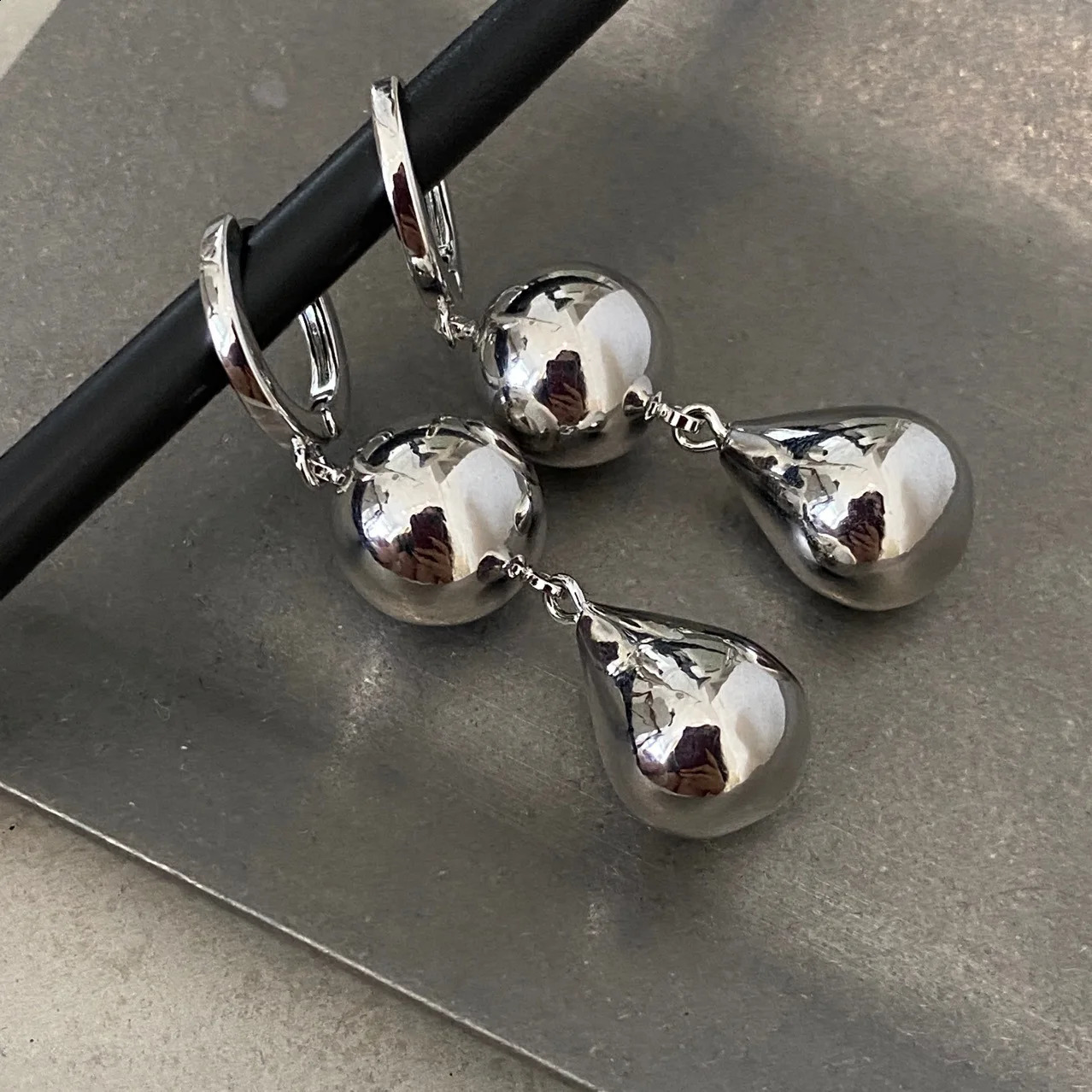 Brass Stunning Triple Ball Linked Earrings Women Jewelry Punk Party T Show Gown Runway Trendy Korean Japan Style INS 241226