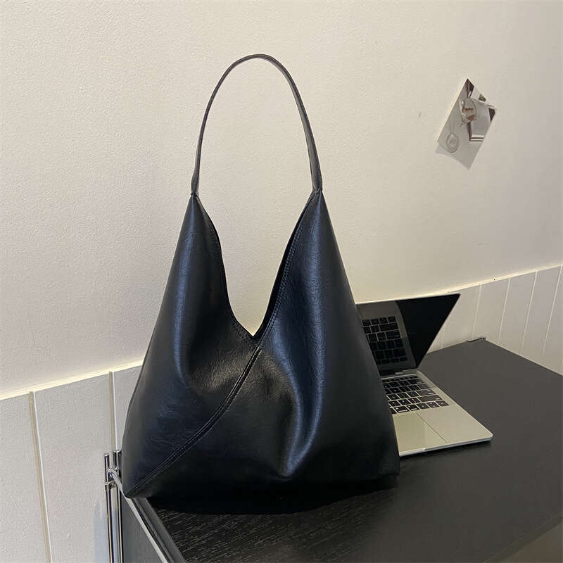 Soft Leather Retro Women's New Fashionable Large Capacity Single Shoulder Armpit Bag, Casual Versatile Commuting Tote Bag