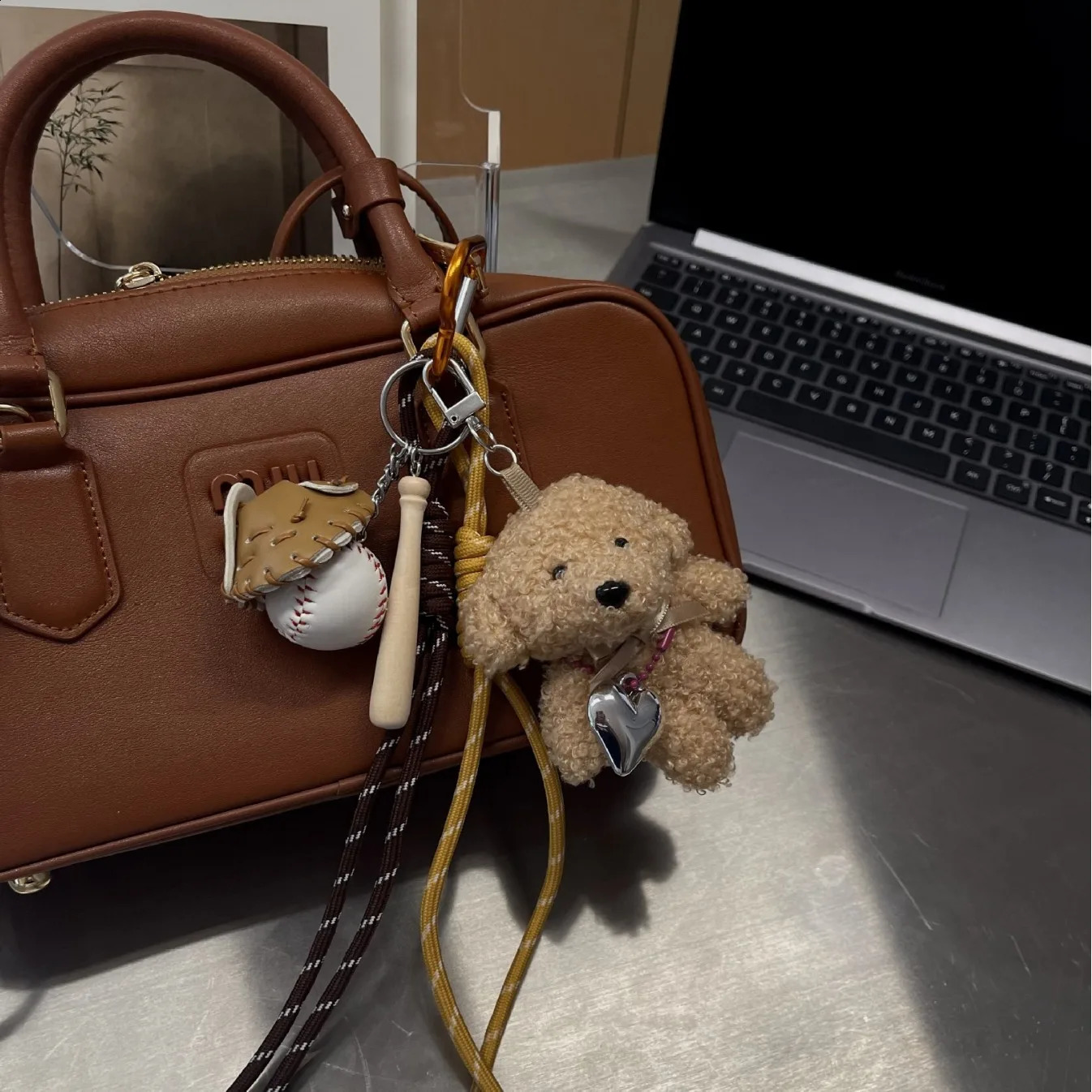 Chain with baseball Plush dog Original ed Key Decor Sporty Style Bag Pendant Casual Cool Trendy Fashion Accessories Keys 241227