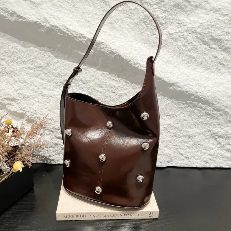 Solid Color Rivet PU 2025 High Quality Bucket Shoulder Bag Buckle Fashion Crossbody Bag Soft Versatile Simple Handbag 241228