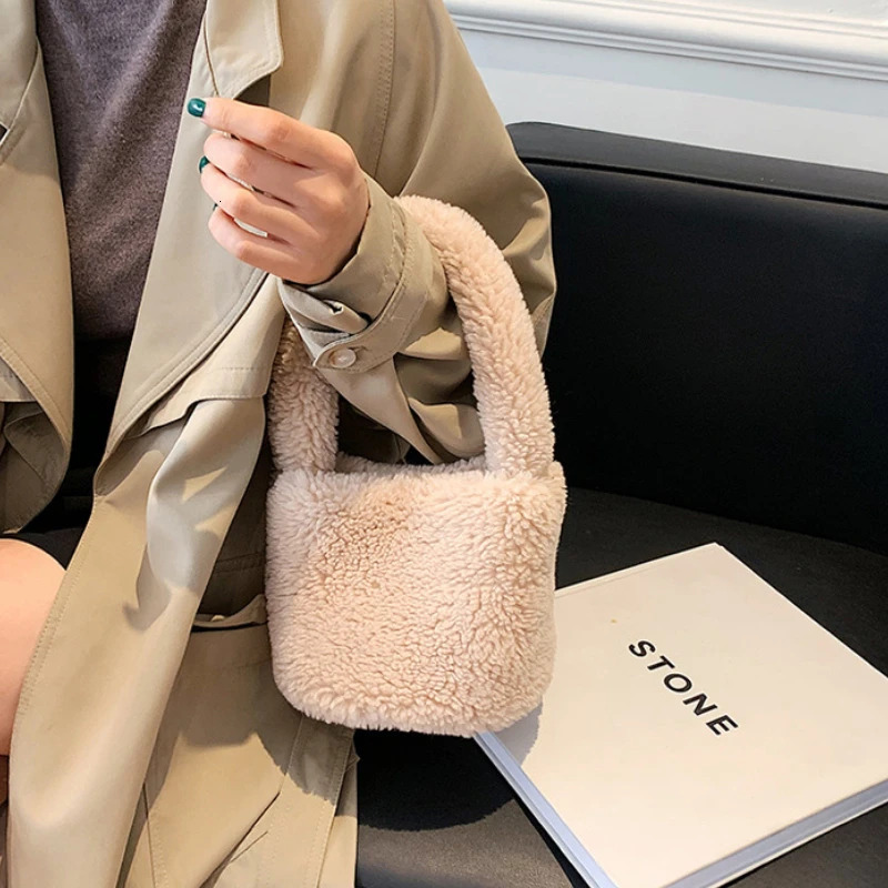 Faux Lamb Wool Women's Small Bucket Bags Winter Fashion Ladies Plush Shoulder Crossbody Bag Soft Furry Purse Female Handbags Convertible Bags
