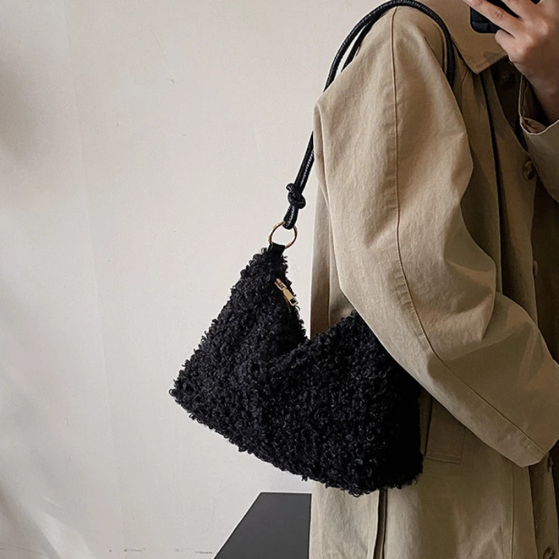 2023 New Plush Fabric Women's Shoulder Crossbody Small Fashion Lambs Wool Fluffy Fur Winter Female Bag Designer Handbags Convertible Bags