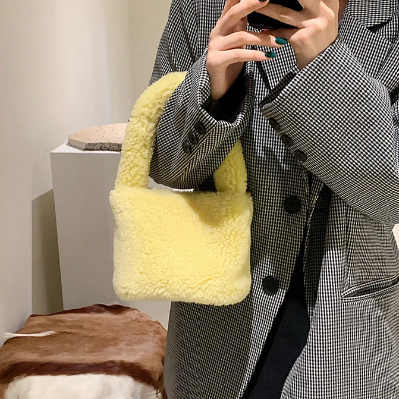 Faux Lamb Wool Women's Small Bucket Bags Winter Fashion Ladies Plush Shoulder Crossbody Bag Soft Furry Purse Female Handbags Convertible Bags