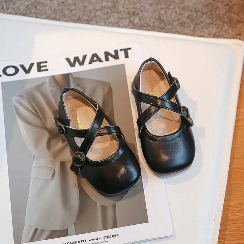 New girls Moccasin shoes square toes Versatile soft childrens fashion cross simple anti slip childrens leather shoes platform solid color W241228