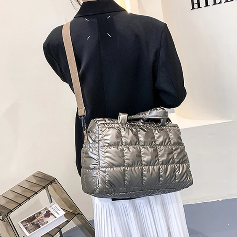 Space Pad Cotton Shoulder Bag Large Capacity Dwon Handbag High Quality Cloth Bag Winter Crossbody Bag Portable Purse Bol 241227