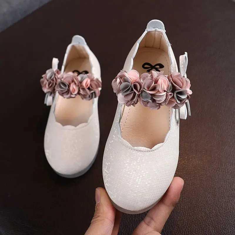 Baby girl princess shoes with big floral lace autumn anti slip PU shoes student girl shoes soft soled leather apartment W241228