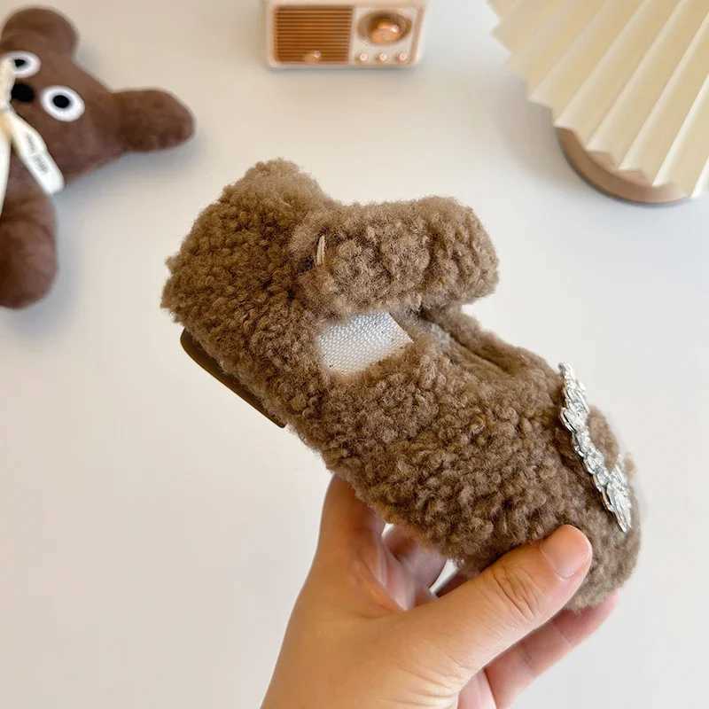 Winter crystal baby flat shoes plush warm childrens princess shoes shallow hook and loop anti slip childrens fashionable shoes W241228