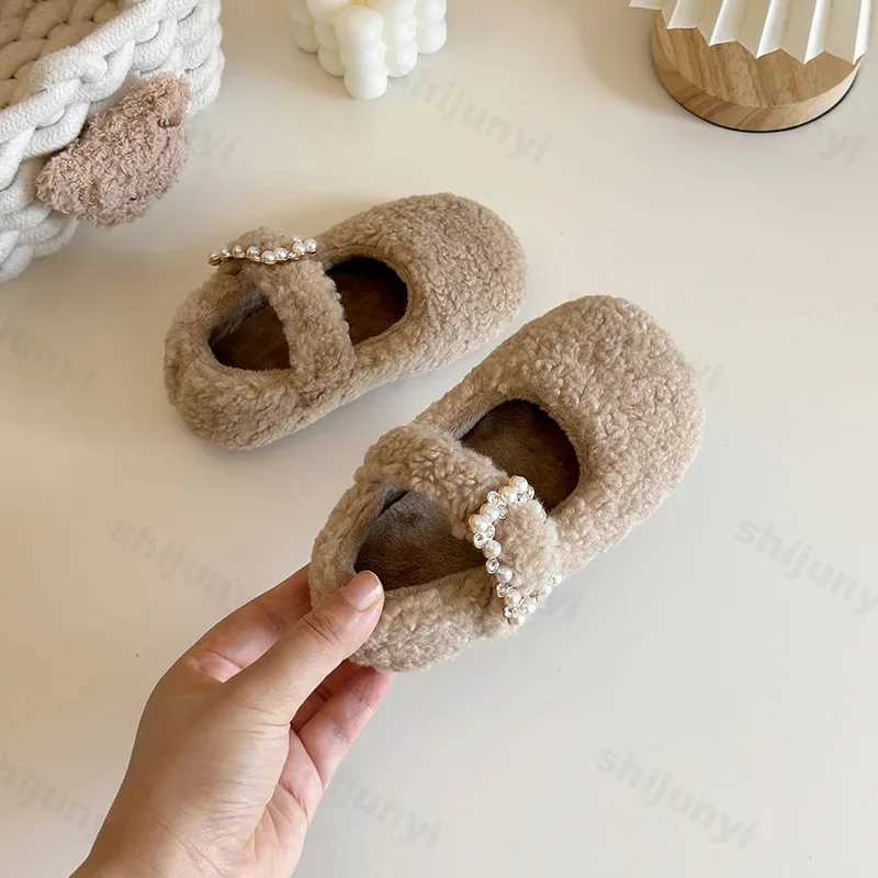 Childrens Winter Shoes 2024 New Cashmere Cotton Padded Shoes for Girls Fashion Pearl Buckle Warm Casual Shoes Plush Soft Childrens Apartment W241228