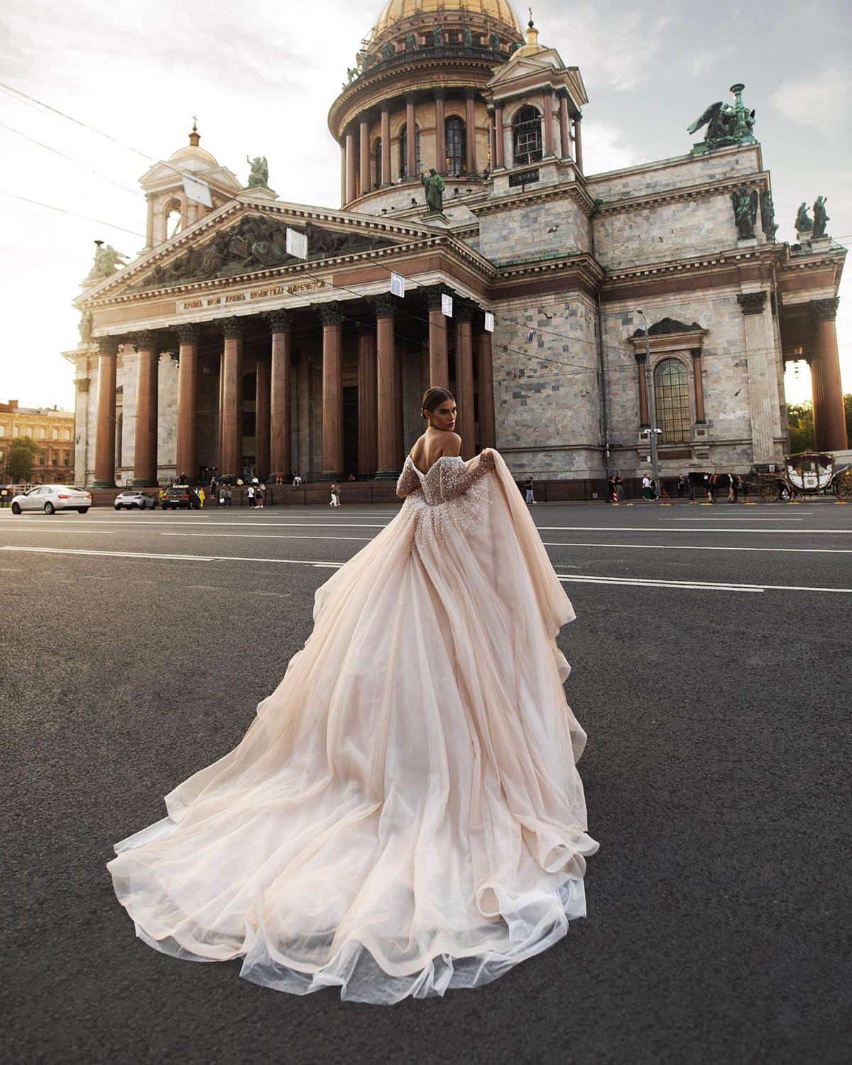 2025 Shining A-Line Wedding Dresses Lace Strapless Sleeveles Appliques Beaded Lace Up Custom Made Pearl Sweep train Bridal Dress Vestidos De Novia