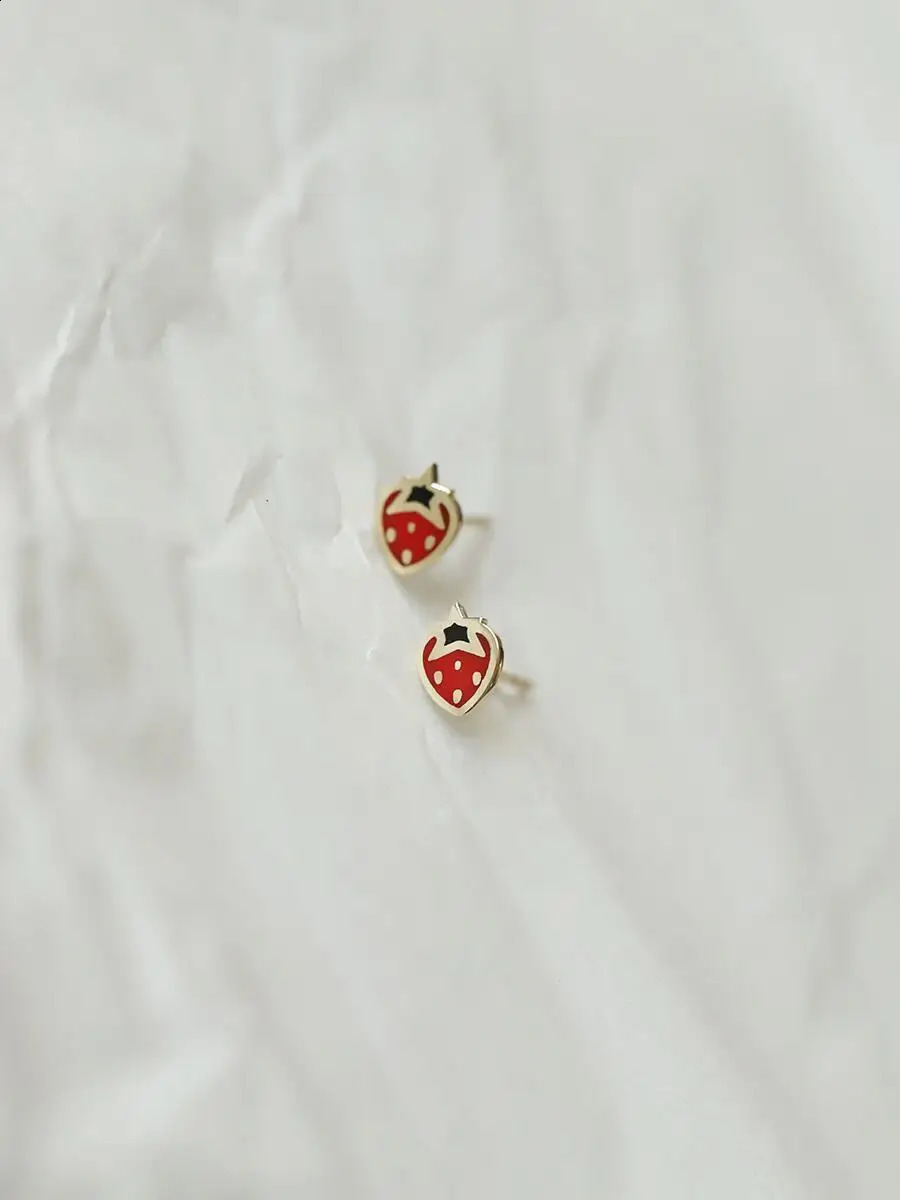 GOLDtutu Pure 9K Gold Earrings Lovely Red Strawberry Mini Japanese and Korean Fruit Earbone Fine kj475 241226
