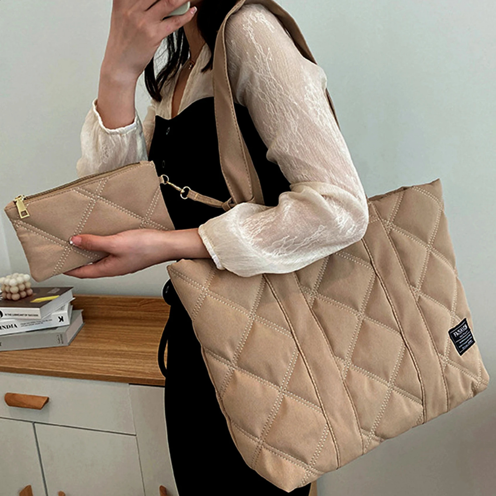 Women Handbag Fall Winter Fashion Rhombus Space Cotton Suit Shoulder Bag Large Capacity Solid Color AllMatch Shopping Tote 241227