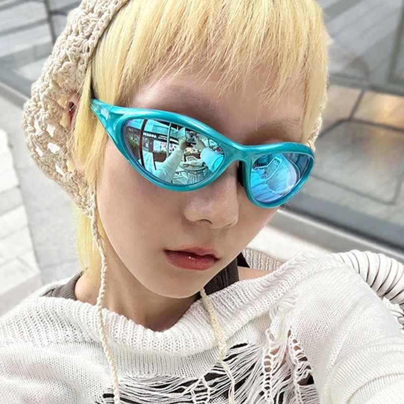 Classic Small Frame Y2k Sunglasses Women Retro Brand Oval Riding Sunglass Lady Futuristic Pink Silver Shades 2000s Sun GlassesXJ241228