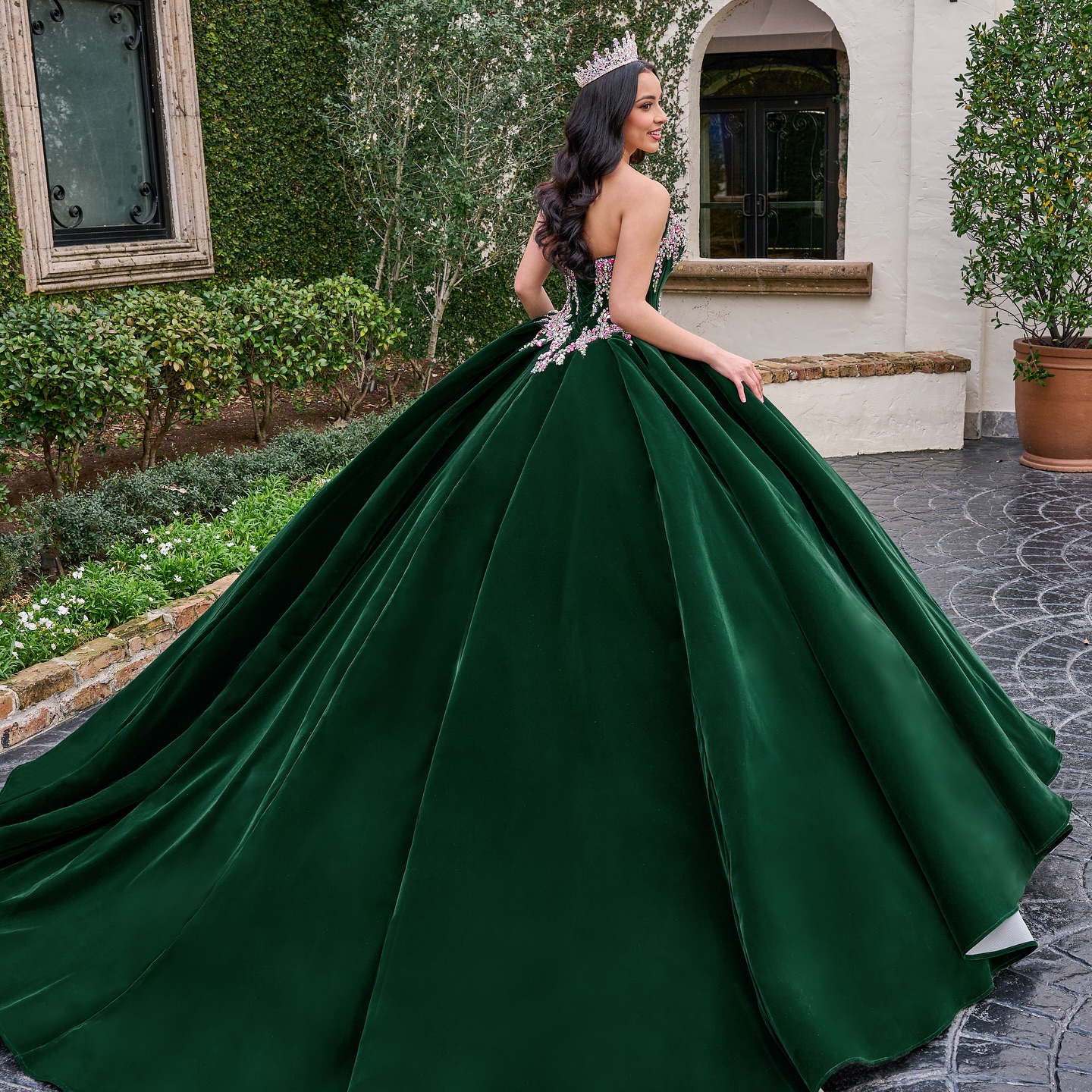 Rhies Hunter Ball Gown Quinceanera Dresses Tassels Veet Prom Gowns Off The Shoulder Necke Crystals Sixteen Sweet Masquerade Dress