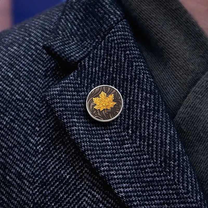 KFLK Fashion Golden Maple Leave Brooch Pins Exquisite Brooches For Mens Costumes Badge Brooch Man Arrive 241227