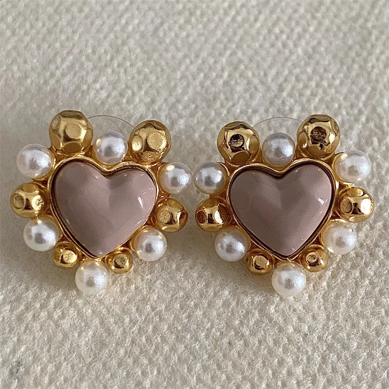 Japanese and Korean vintage Red Black pink Green love delicate and small ladies daily commute every pair of small earrin 241226