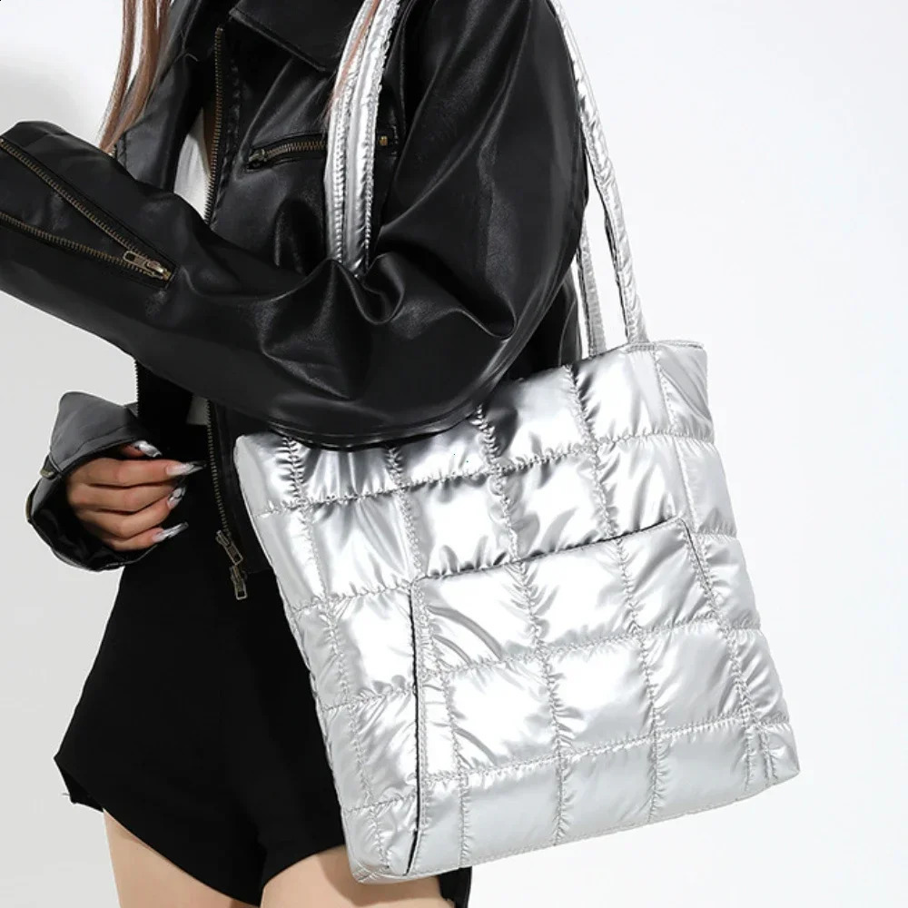 Female Creative Puffer Tote Bag Trendy Soft Down Cotton Padded Shoulder Bag Lightweight Pillow Shopper Bag for Autumn and Winter 241227
