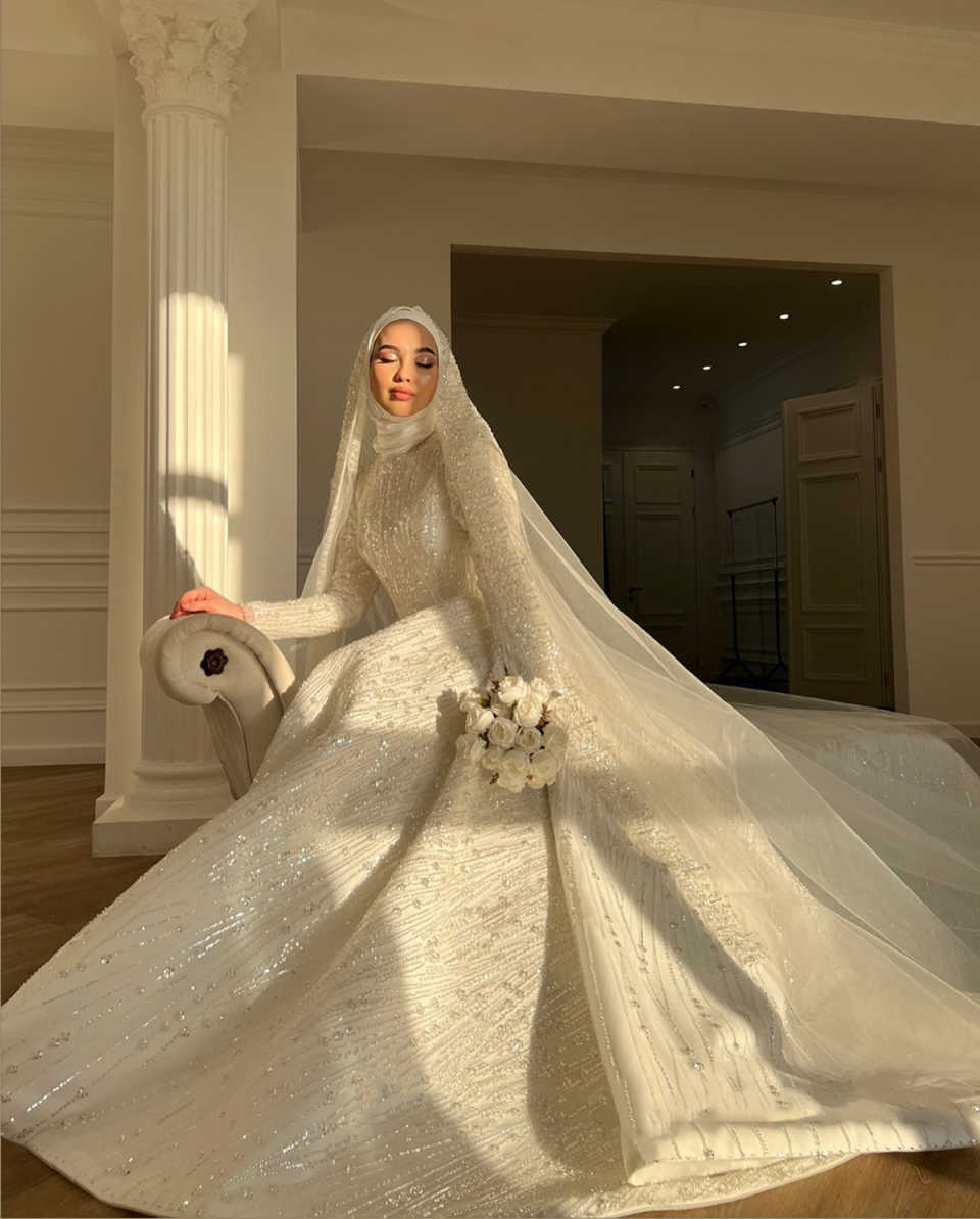 Muslim A Line Wedding Dresses With Veil Beaded Sequins Crystal High Neck Bridal Dress Beading Long Sleeve Bride Gown Customized