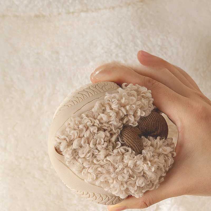 Childrens cotton shoes boys and girls wool leather shoes babys indoor winter fashion flat new plush warm and anti slip slider for children W241228