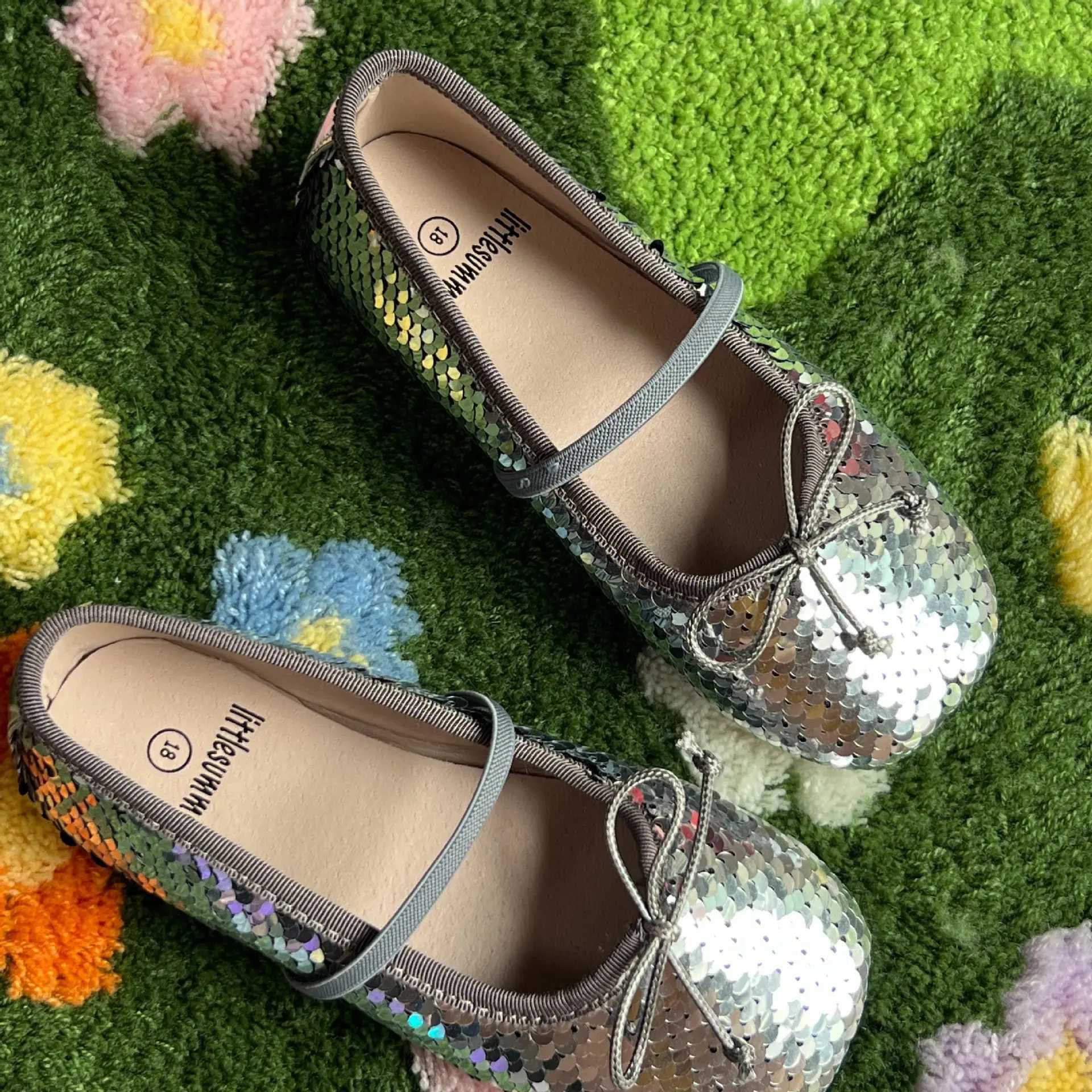 Two Tone Sequins Girls Ballet Dance Shoes Sweet Mermaid Scales Bow Childrens Flat Shoes Evening For Kids Shoes W241228