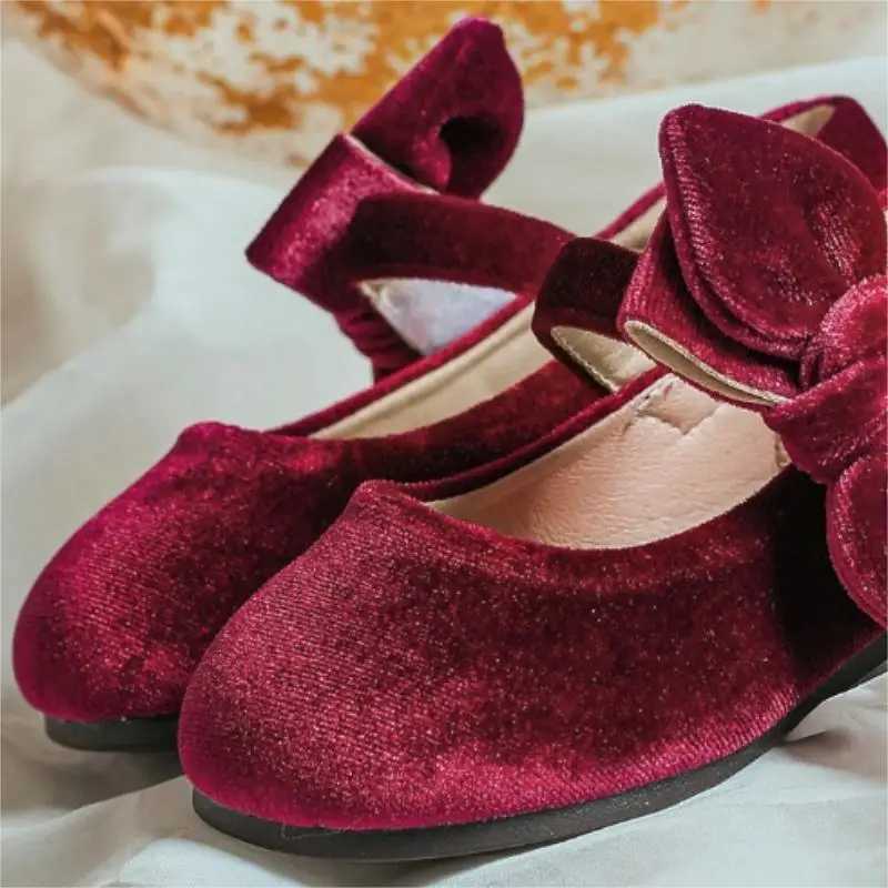 Fashionable baby girl princess velvet bow shoes elegant childrens flat shoes with soft soles for spring summer and winter birthdays baby shoes W241228