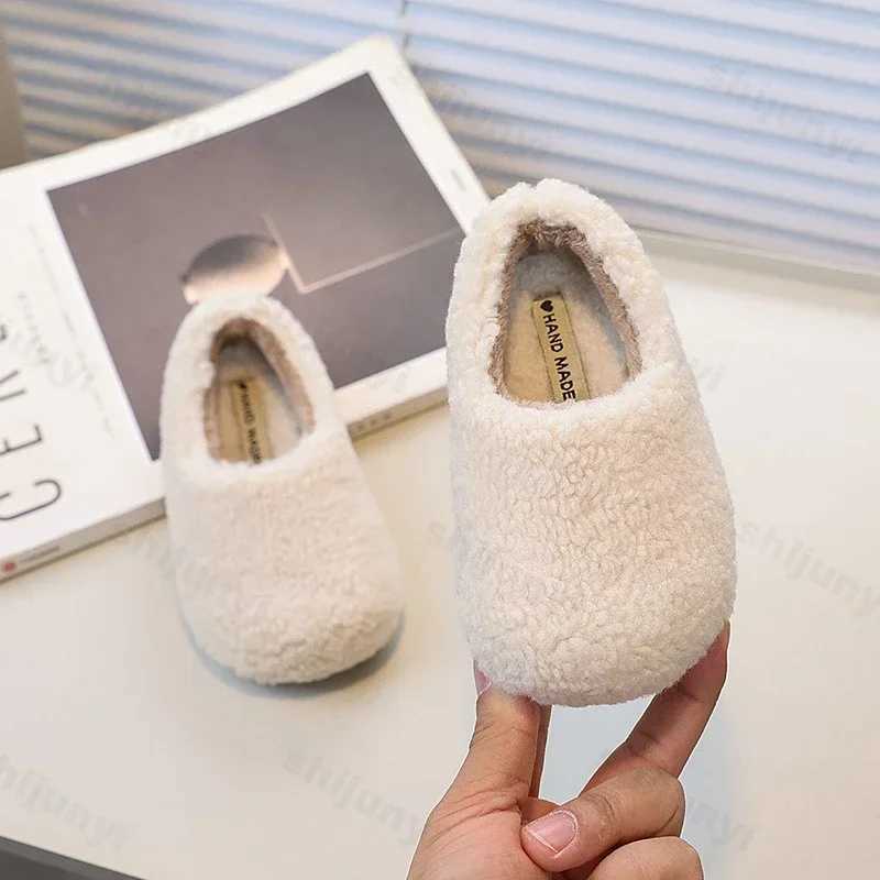 Childrens cotton slippers solid warm childrens new 2025 winter outdoor shoes for boys and girls plush flat bottomed soft soled non slip cotton shoes W