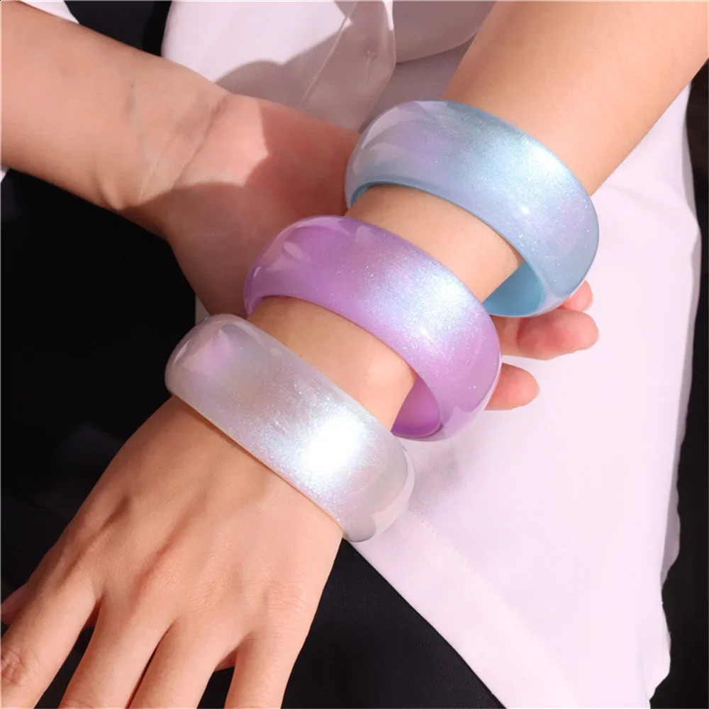 Fashion Round Jelly Colored Shiny Powder Acrylic Bangle Bracelet with Simple Geometry Beautiful Wide Face Resin Bracelet Girl 241227