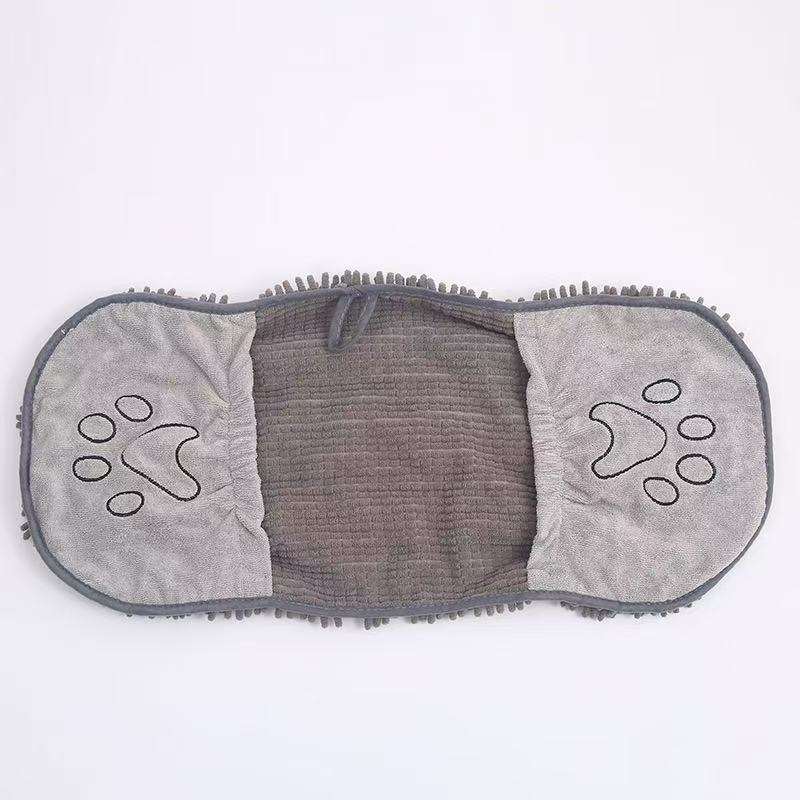 Dog drying towel transformed into dog bath pad, super soft, absorbent and quick drying, machine washable dog towel with detachable strap