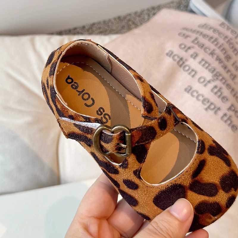 Autumn girls princess shoes suede cross straps foldable childrens flat shoes tricolor toddler covers fashionable childrens Smary Janes W241228