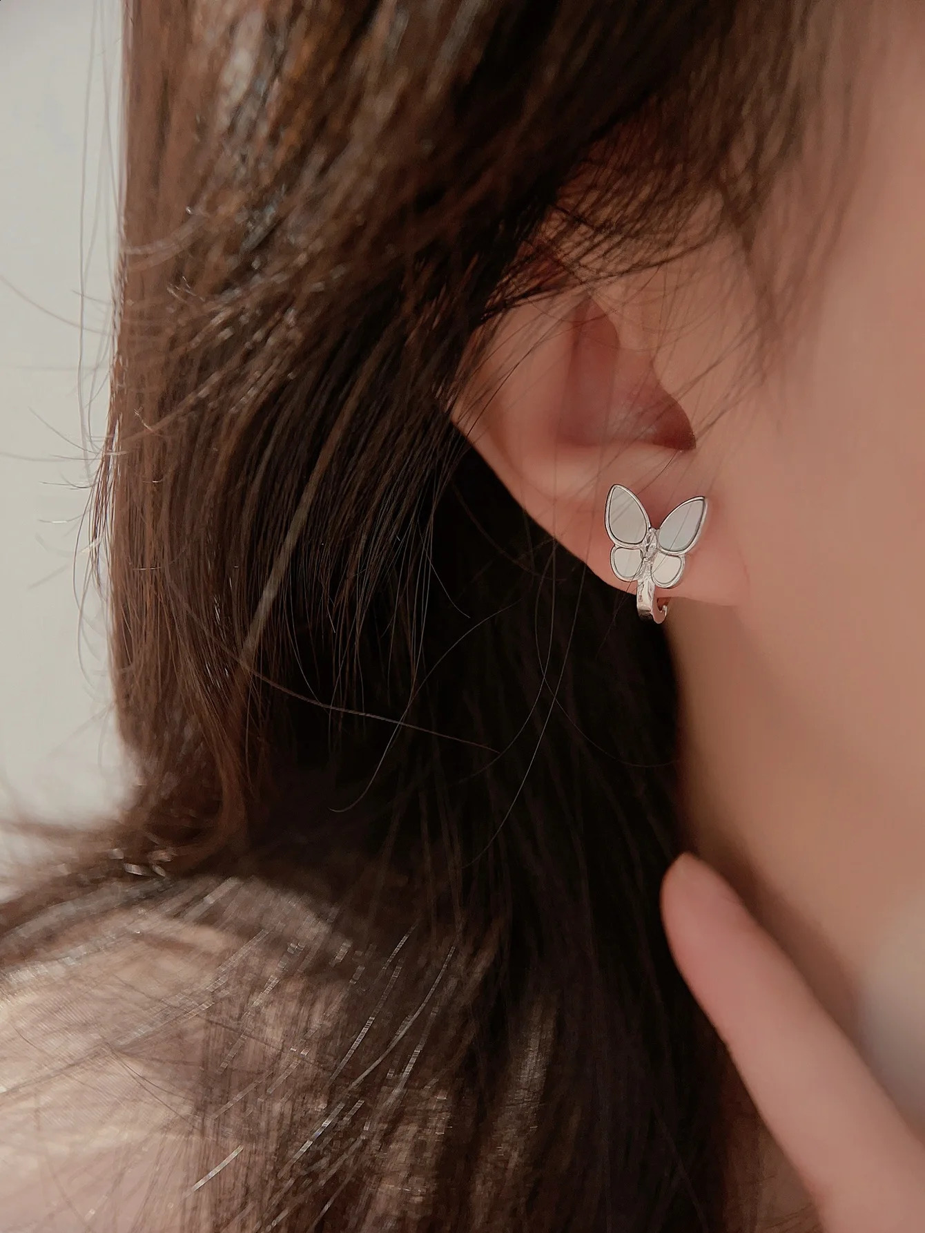 Japan and South Korea S925 Pure Silver White Butterfly Dropper Earrings Fashion Versatile and Elegant Earrings 241226