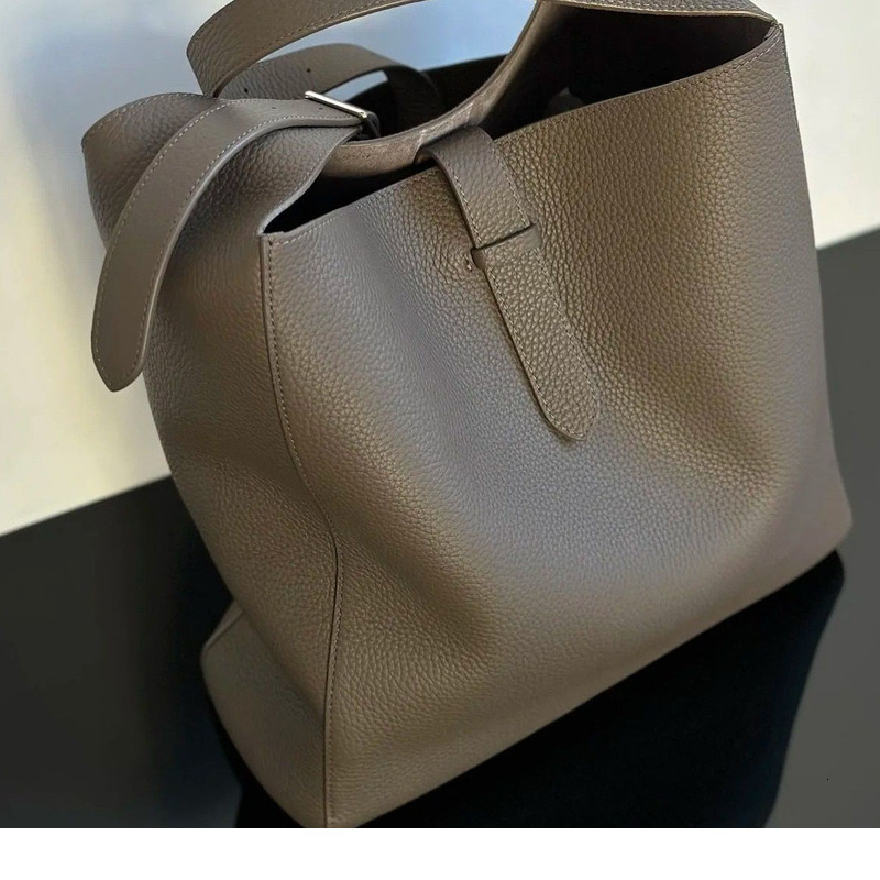 Hobo Bucket Shoulder 2024 New Designer Fashion Women Genuine Leather Large Capacity Shopping Office Vintage Bag