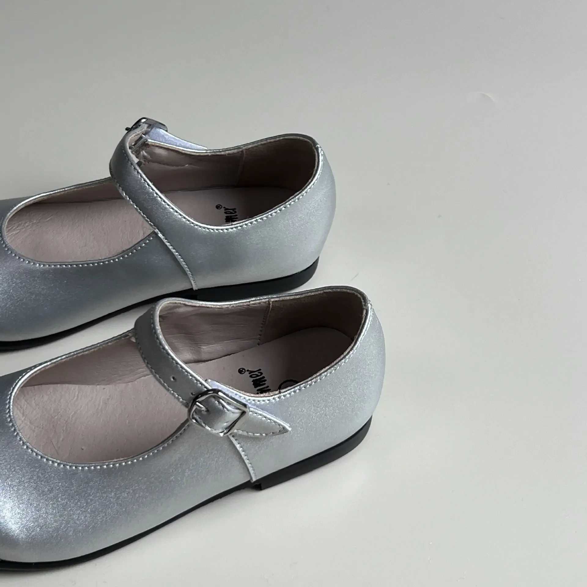 Authentic leather childrens apartment fashionable Mary Jane girls casual shoes high curve cowhide mixed color childrens dance shoes W241228