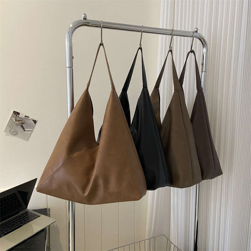 Soft Leather Retro Women's New Fashionable Large Capacity Single Shoulder Armpit Bag, Casual Versatile Commuting Tote Bag
