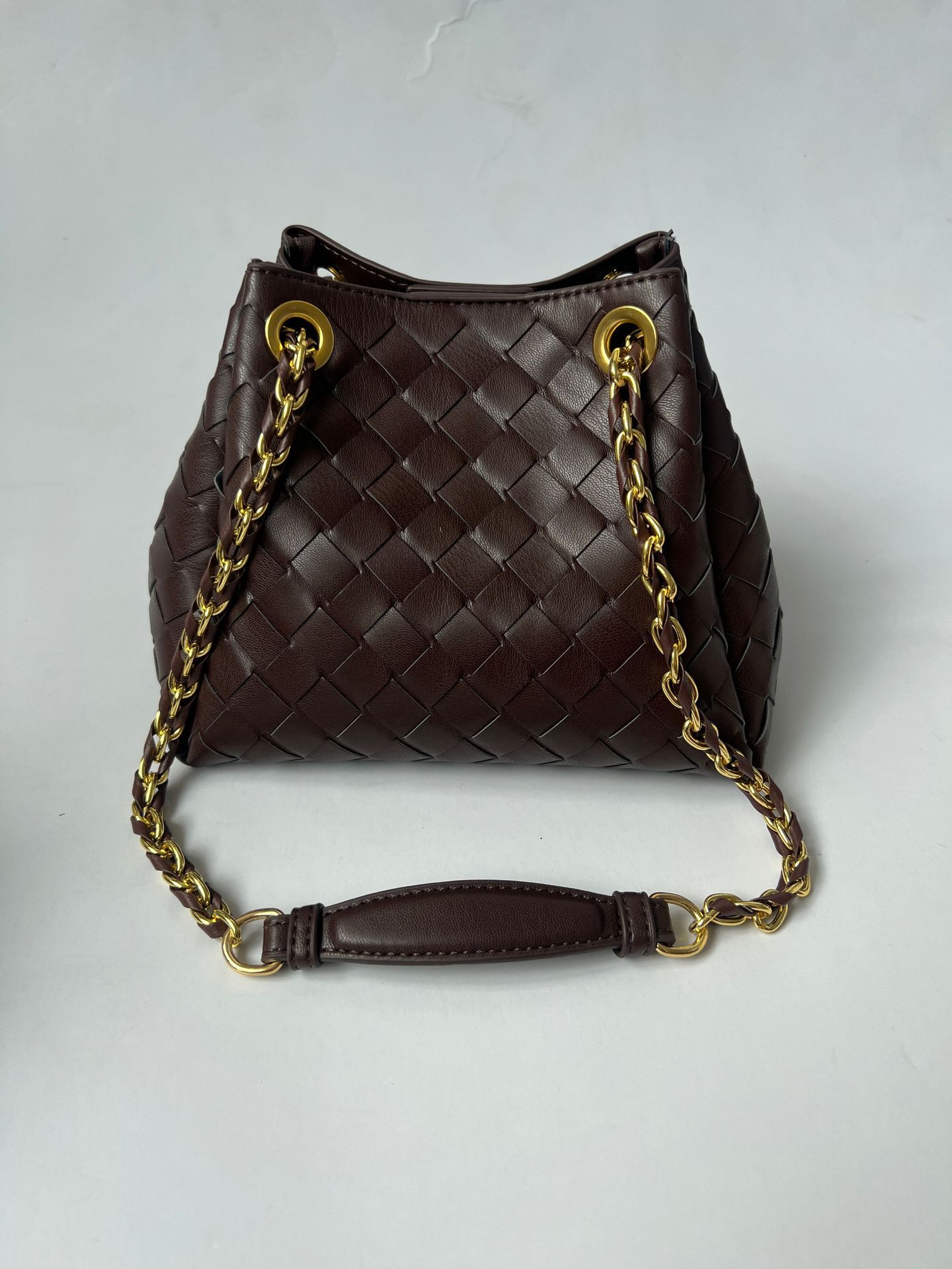 Bag Woven Metal Rope Buckle Shoulder Hand-Held Commuting Bucket Bag, Versatile And Fashionable Parachute Bag For Women