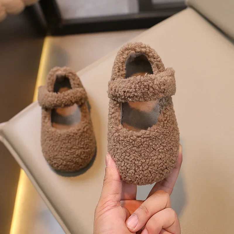 Winter New Children Flat Shoes Fur Cover Toe Light Warm Kids Casual Shoe 2024 Plush Warm Non-slip Leisure Comfy Boys Girls Shoe W241228