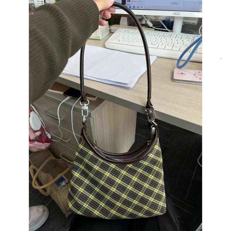 Retro Green Plaid Armpit New Versatile, Large Capacity Portable Bucket Bag, Single Shoulder Crossbody Bag