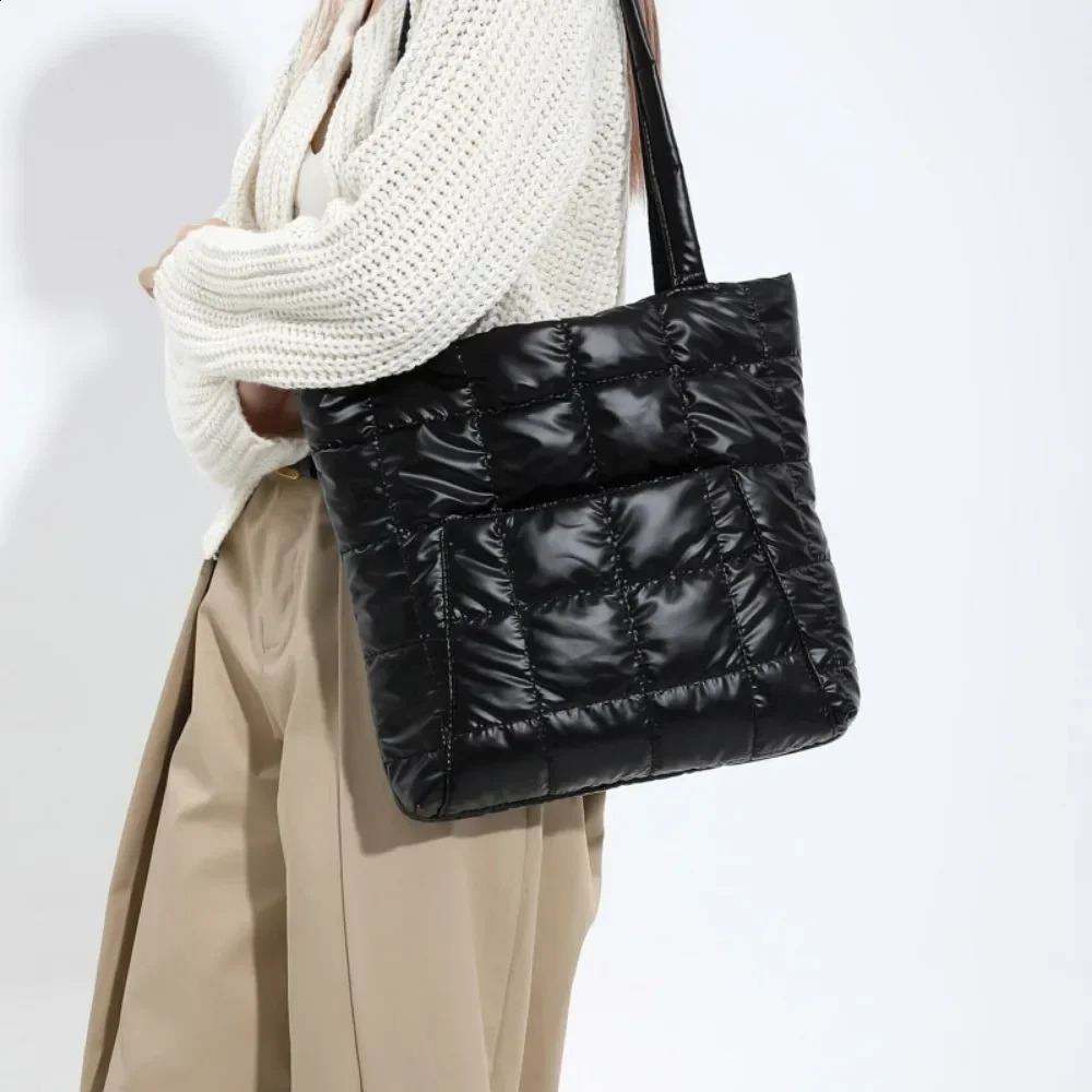 Female Creative Puffer Tote Bag Trendy Soft Down Cotton Padded Shoulder Bag Lightweight Pillow Shopper Bag for Autumn and Winter 241227