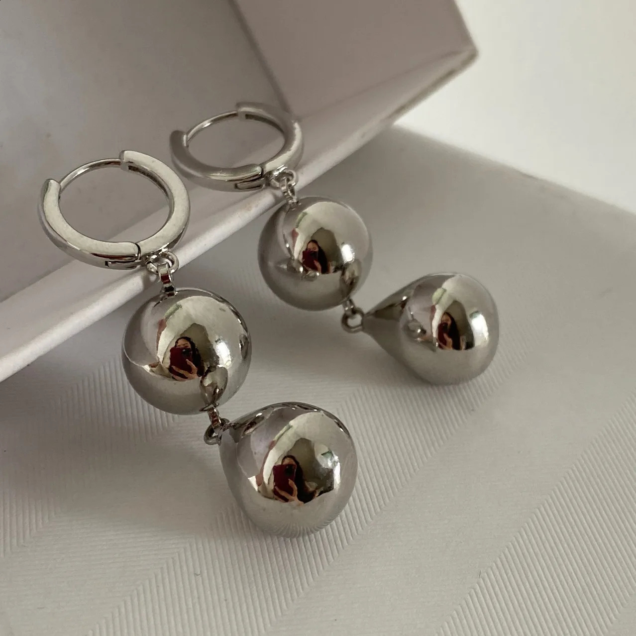 Brass Stunning Triple Ball Linked Earrings Women Jewelry Punk Party T Show Gown Runway Trendy Korean Japan Style INS 241226