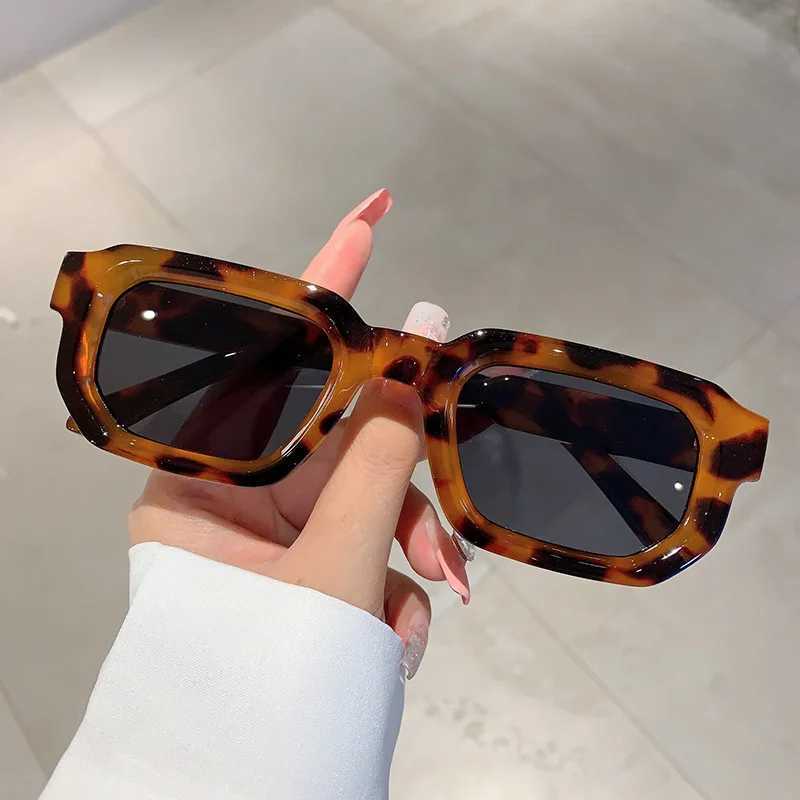 Retro rectangular frame sunglasses 2024 womens fashionable retro sunglasses luxury brand design UV400 sunshade glasses womens glasses W241228