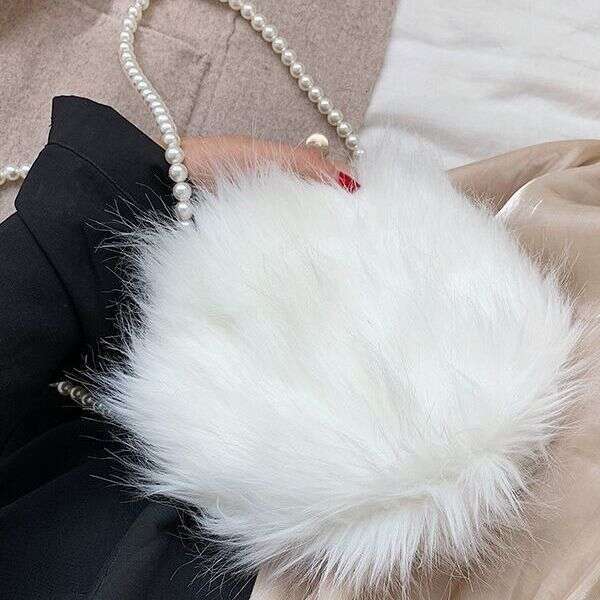 Internet Famous Plush For Women In Winter, New Pearl Chain, Stylish Versatile, With A Single Shoulder And Crossbody Small Round Bag