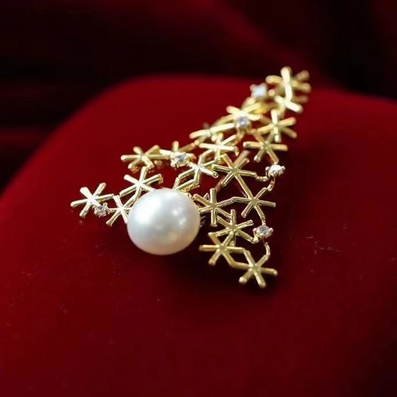 Golden Christmas Tree Snowflake Zirconia Inlaid in Snow Tree Natural Freshwater Pearl Brooch Exquisite Women Christmas Gift 241227