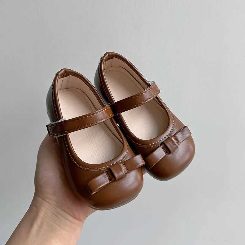 Princess Girls Shoes Kids Leather Shoes for Girls 2024 New Children Casual Flats Fashion Bowknot Single Shoes for Wedding Couple W241228