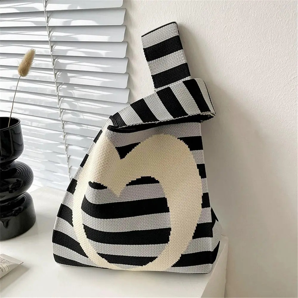 Love Striped Handmade Knitted Handbag Minimalist Korean Women Mini Knot Wrist Bag Tote Student Reusable Shopping Bags 241227